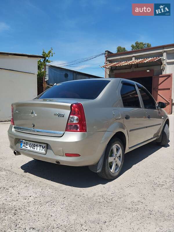 Седан Renault Logan 2009 в Днепре
