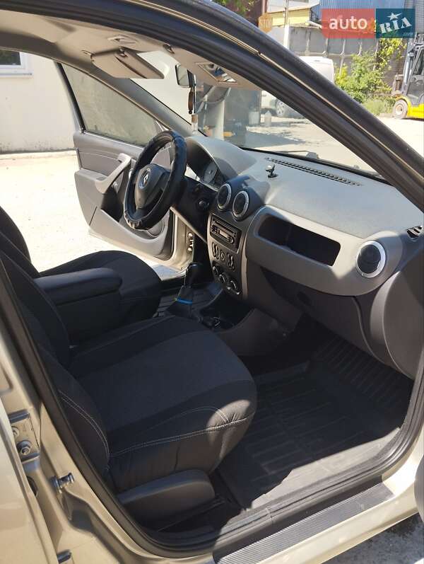 Седан Renault Logan 2009 в Днепре