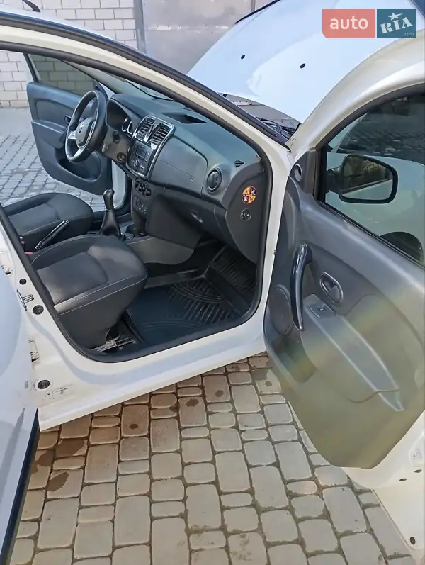 Седан Renault Logan 2018 в 
