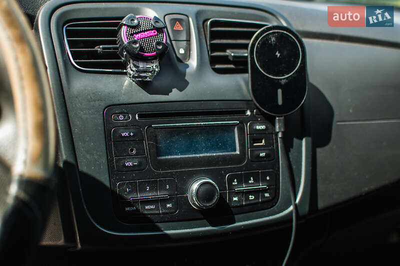 Седан Renault Logan 2015 в Львове