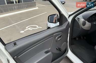Седан Renault Logan 2012 в 