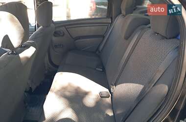 Седан Renault Logan 2010 в 