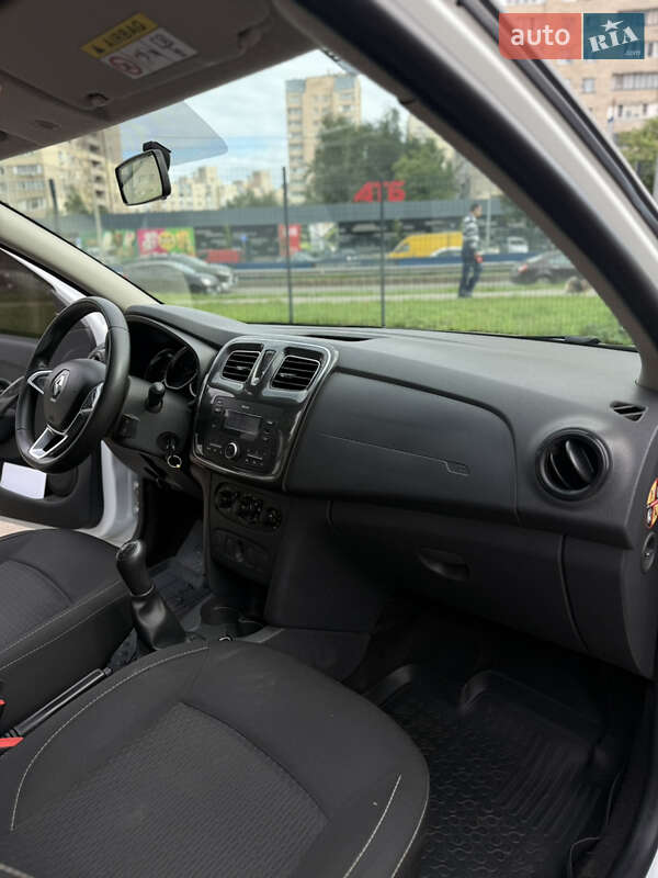 Седан Renault Logan 2018 в Киеве