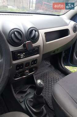 Седан Renault Logan 2010 в 