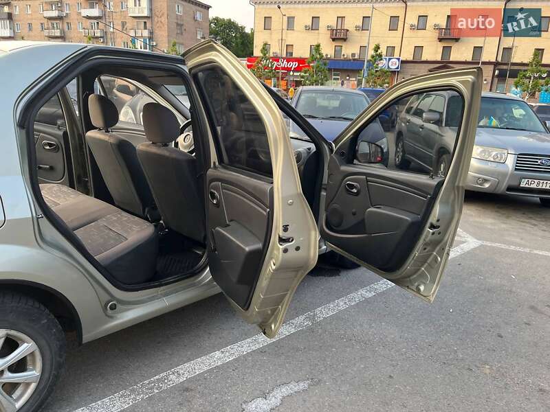 Седан Renault Logan 2011 в Умані