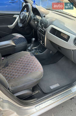 Седан Renault Logan 2011 в 