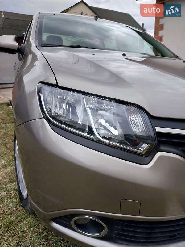 Седан Renault Logan 2015 в Чернівцях