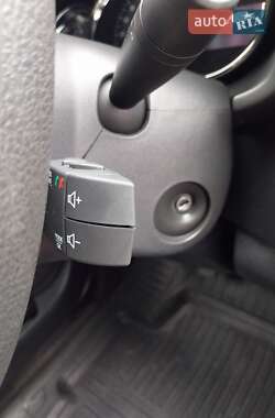 Седан Renault Logan 2015 в 