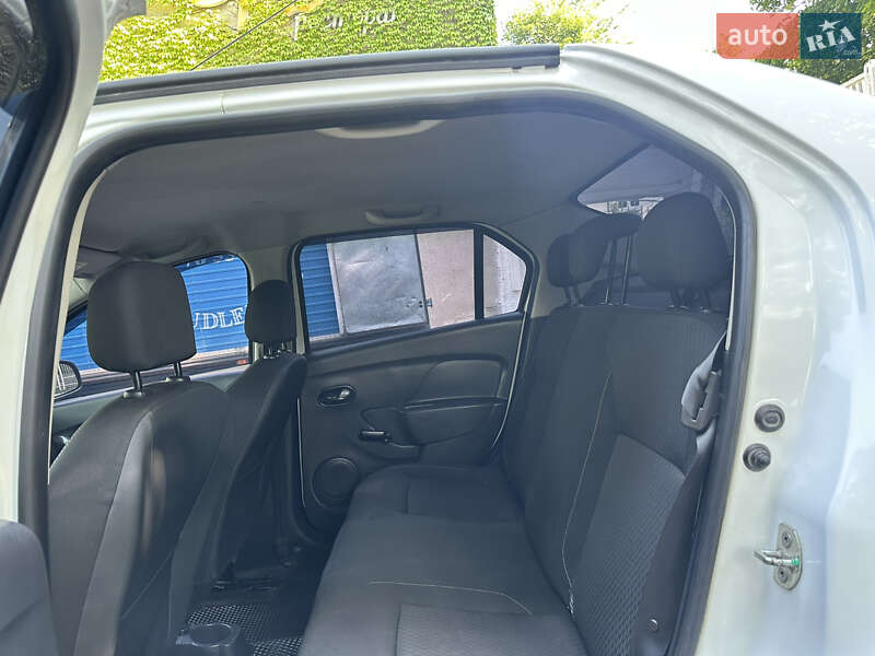 Седан Renault Logan 2019 в Черновцах
