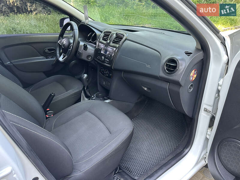 Седан Renault Logan 2019 в Черновцах
