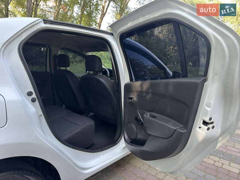 Седан Renault Logan 2019 в Черновцах