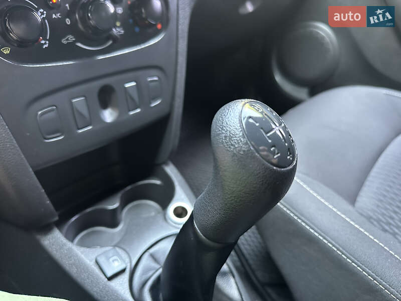 Седан Renault Logan 2019 в Черновцах