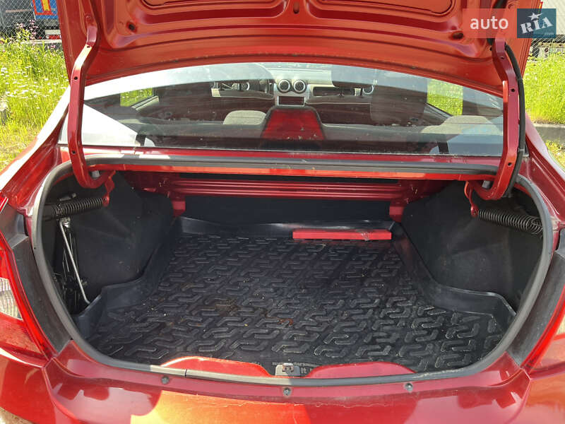 Седан Renault Logan 2012 в Львові