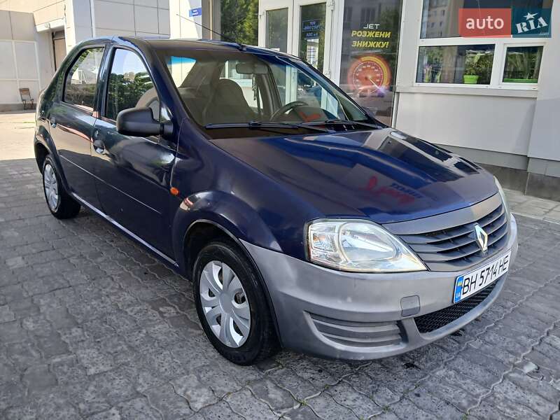 Седан Renault Logan 2010 в 