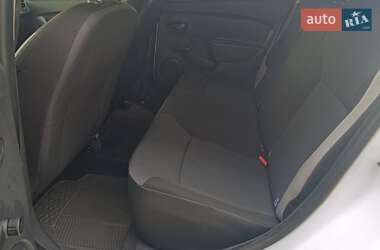 Седан Renault Logan 2015 в 