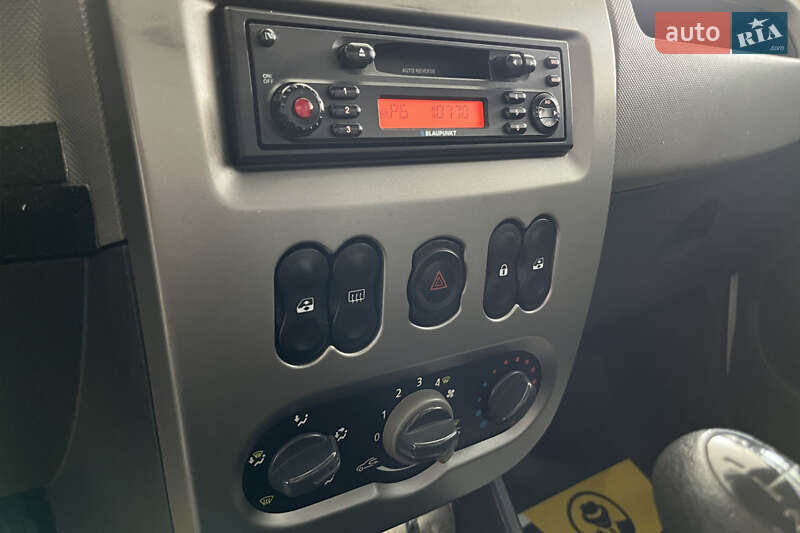 Седан Renault Logan 2010 в Шептицькому