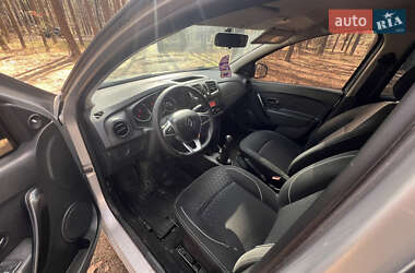 Седан Renault Logan 2017 в 