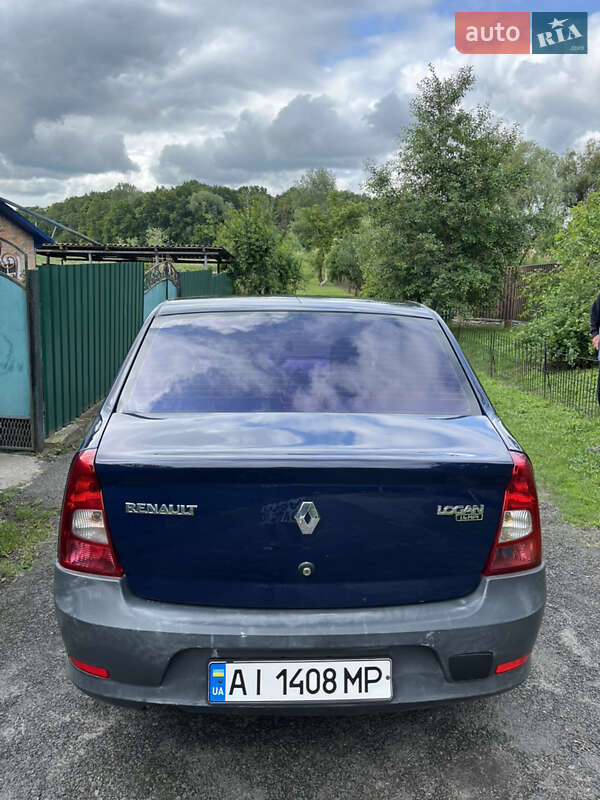 Седан Renault Logan 2010 в Лохвице