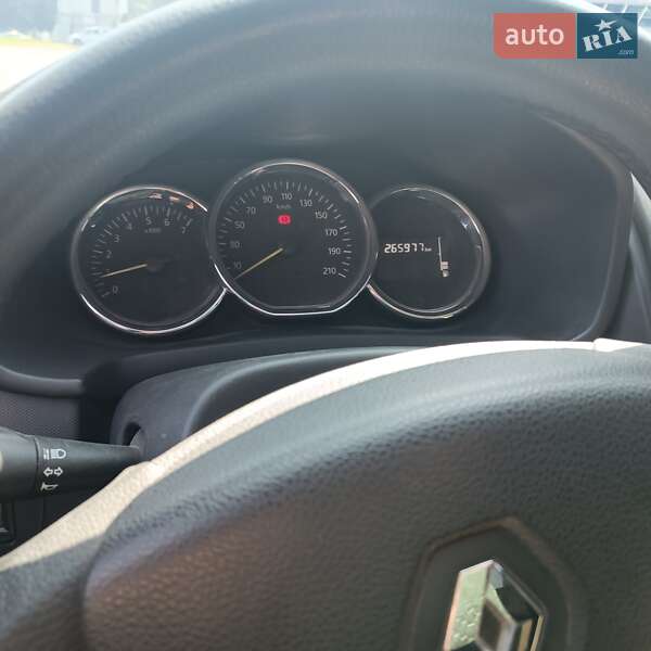 Седан Renault Logan 2013 в Умани