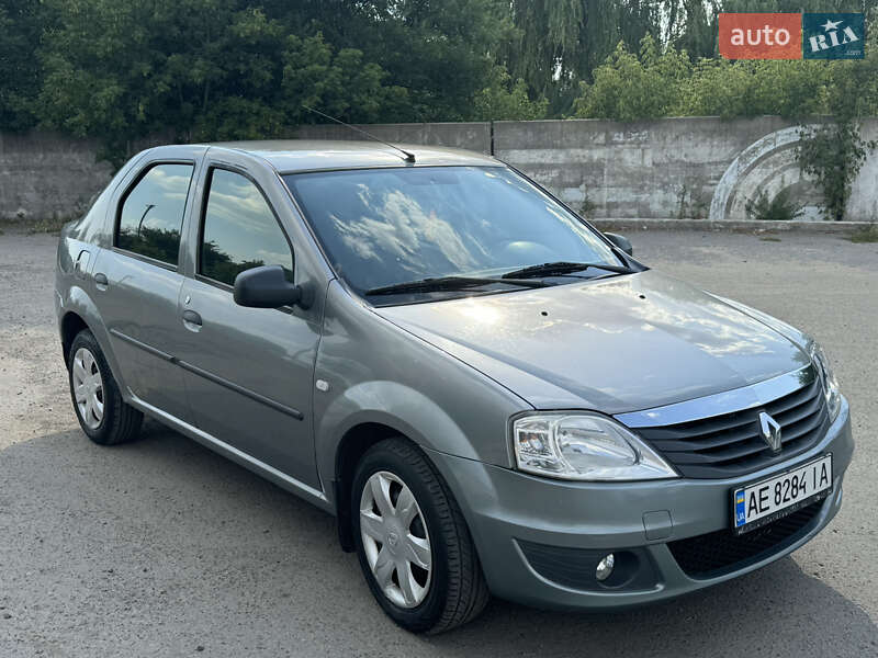 Седан Renault Logan 2010 в Новомосковске