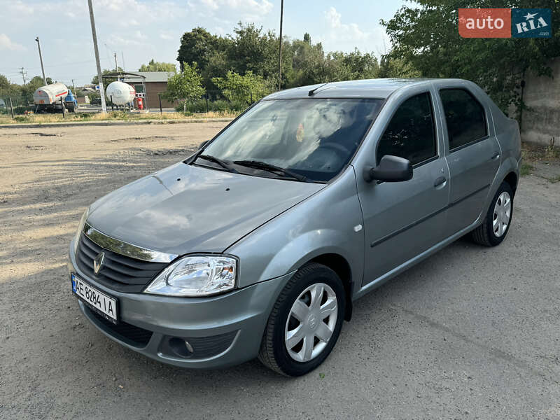 Седан Renault Logan 2010 в Новомосковске