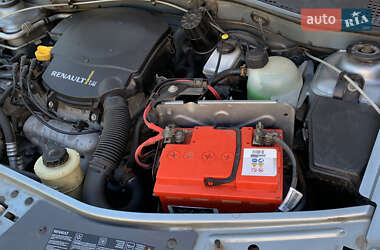 Седан Renault Logan 2010 в 