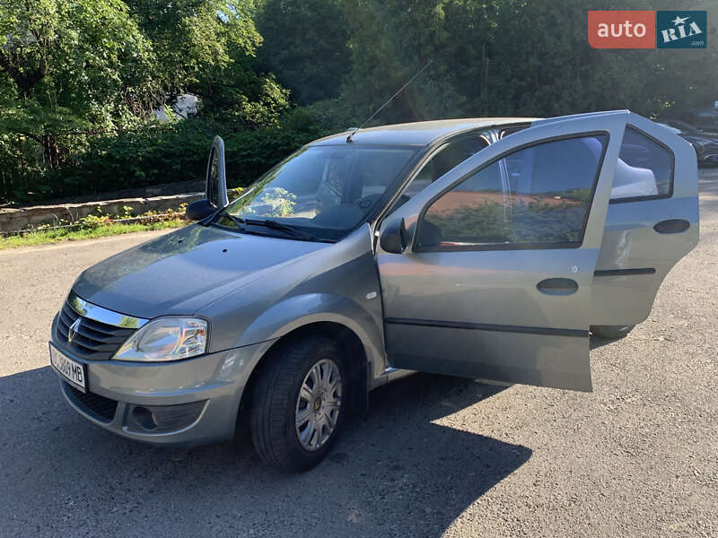 Седан Renault Logan 2010 в Львове