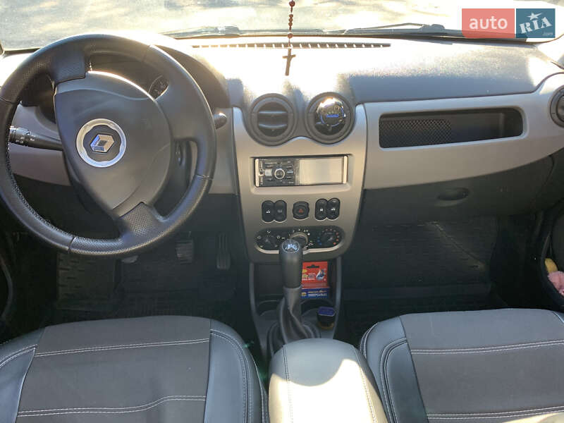 Седан Renault Logan 2010 в Львове