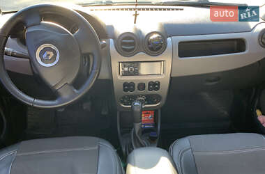 Седан Renault Logan 2010 в 