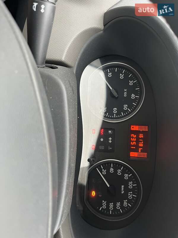 Седан Renault Logan 2012 в Львове