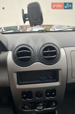 Седан Renault Logan 2012 в 