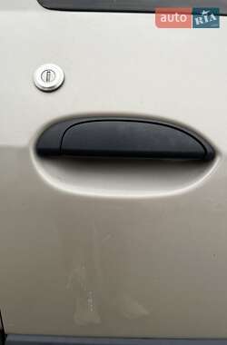 Седан Renault Logan 2012 в 