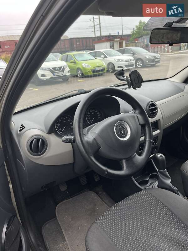 Седан Renault Logan 2012 в Львове