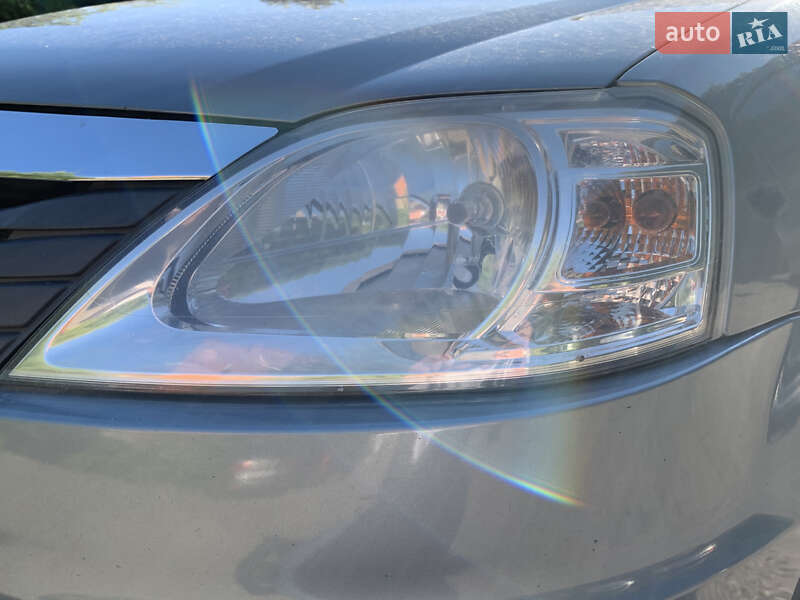 Седан Renault Logan 2010 в Львове