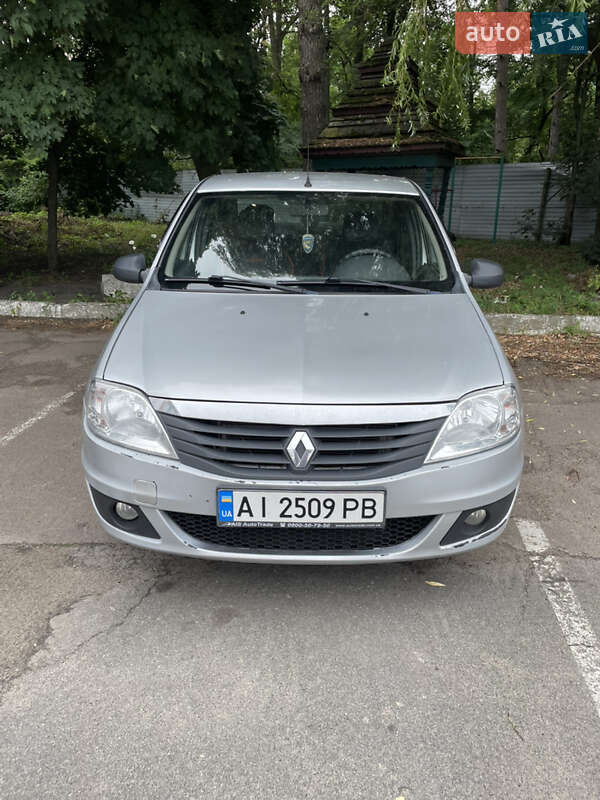 Седан Renault Logan 2010 в 