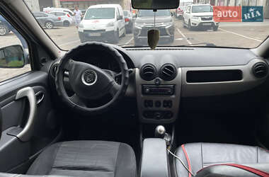 Седан Renault Logan 2010 в 