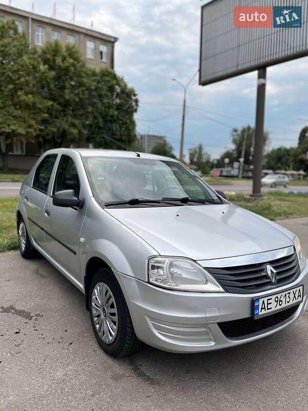 Renault Logan 2010