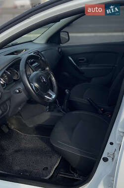 Седан Renault Logan 2019 в 