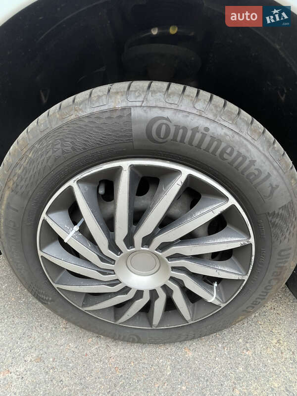Седан Renault Logan 2018 в Киеве
