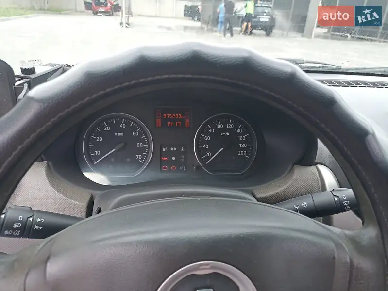 Renault Logan 2011