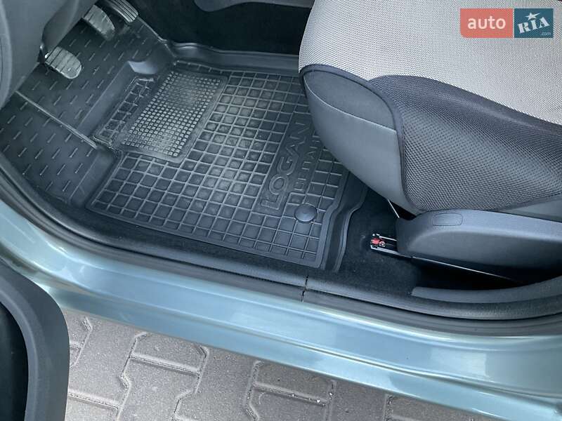 Седан Renault Logan 2011 в Киеве