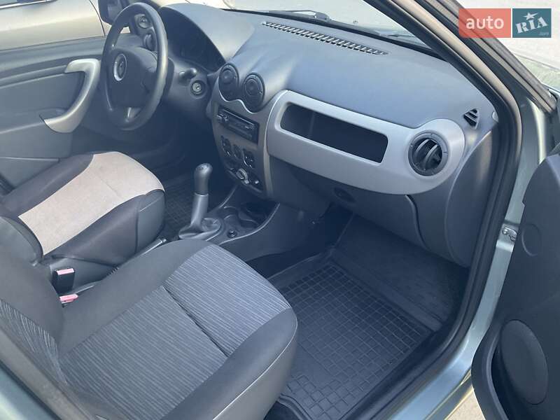 Седан Renault Logan 2011 в Киеве