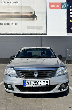 Седан Renault Logan 2010 в 