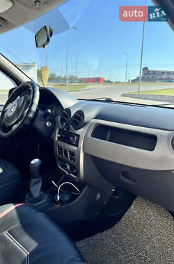 Седан Renault Logan 2010 в 