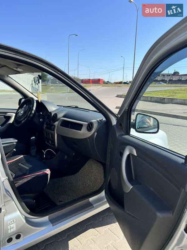 Седан Renault Logan 2010 в Киеве