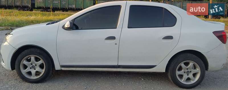 Седан Renault Logan 2017 в Нетешине