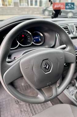 Седан Renault Logan 2016 в 