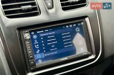 Седан Renault Logan 2016 в 