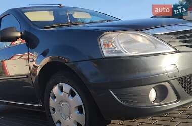 Седан Renault Logan 2012 в 