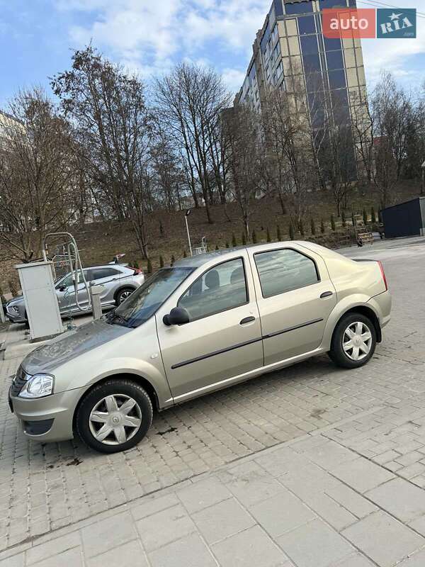 Седан Renault Logan 2011 в Львове